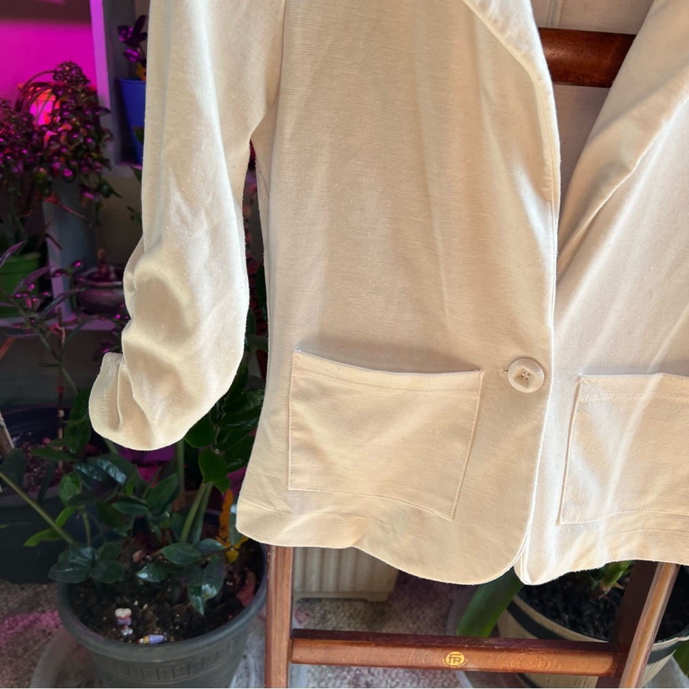Polyester white blazer! - Picture 4 of 6